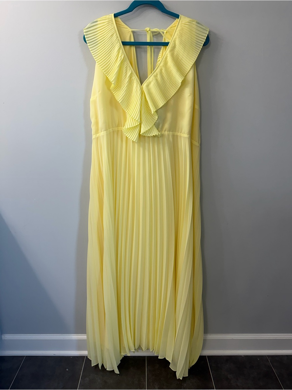 Eloquii Yellow Pleated V-Neck Midi Dress Size 24 - Picture 3 of 10